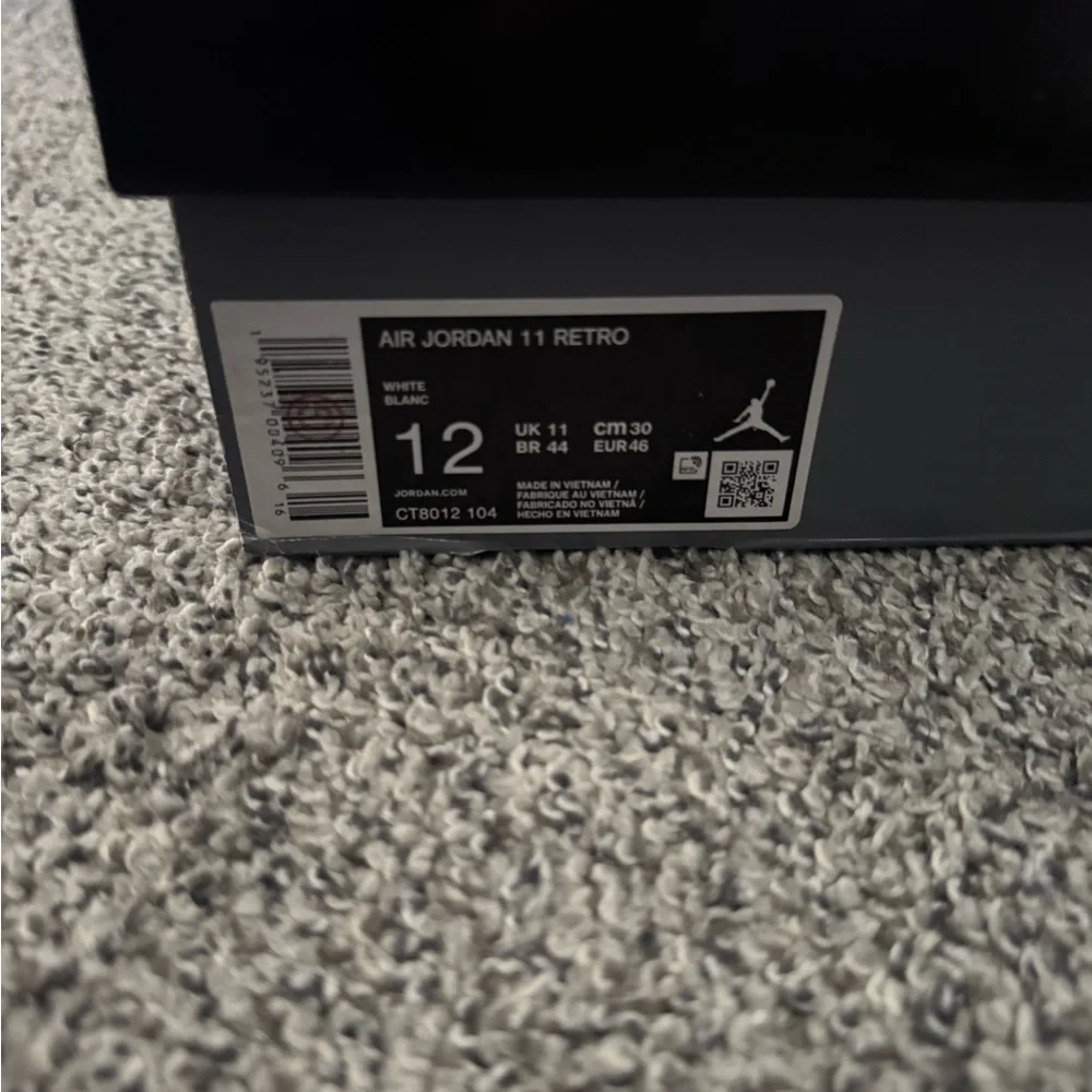 Men’s Jordan 11 Legend Blue High - Picture 9 of 9